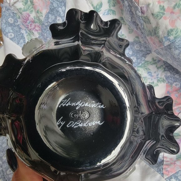 Vintage Fenton Handpainted and Signed Glass Onyx Basket Dish - Picture 4 of 5